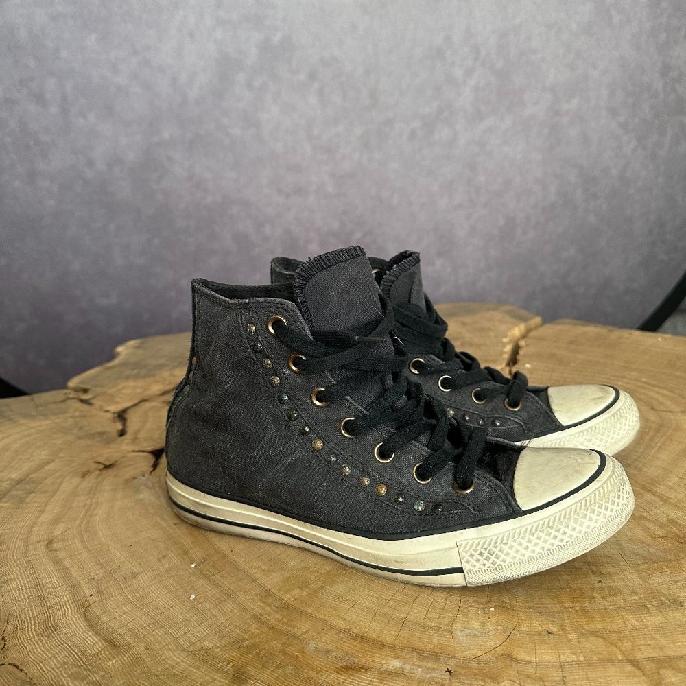 Converse 7.5, distressed